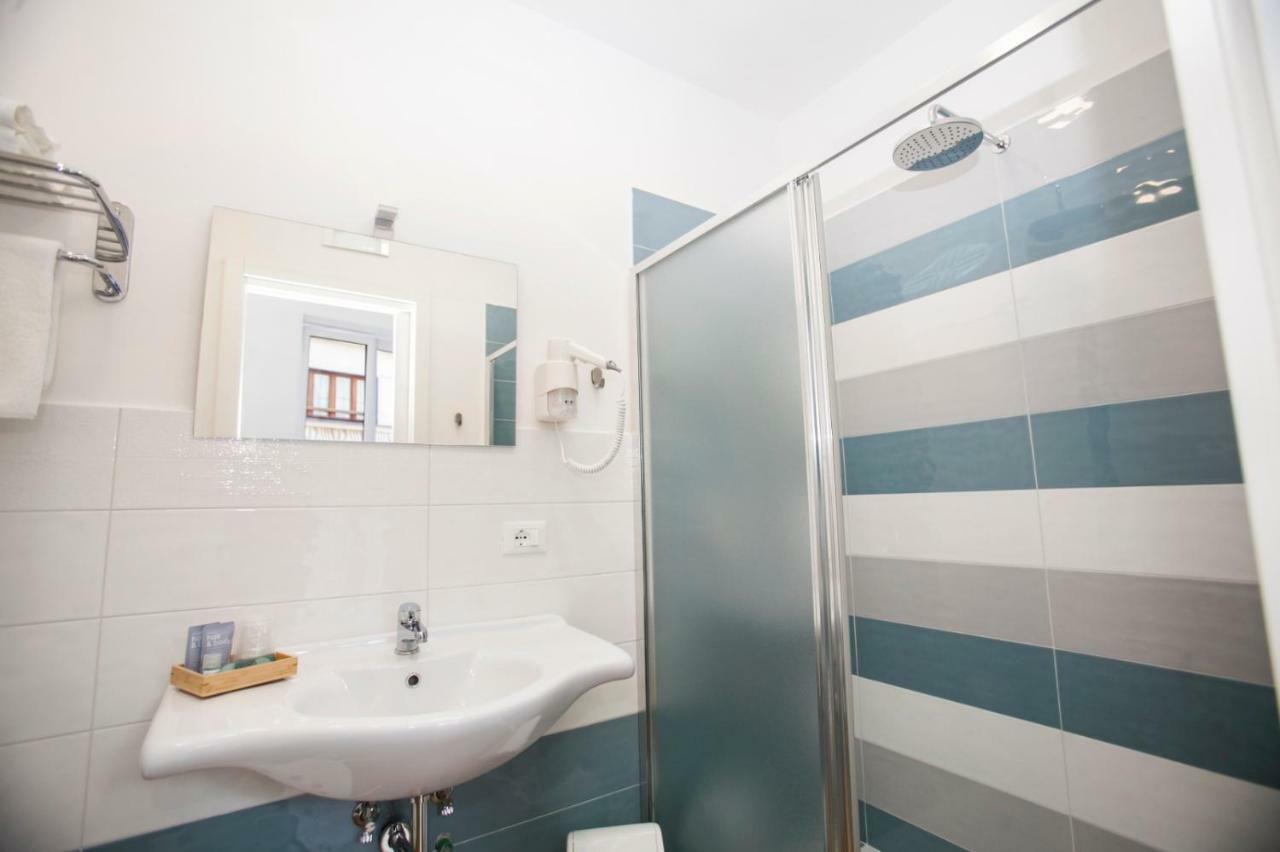 Mediterranean Rooms كاستيلاّماري دي ستا المظهر الخارجي الصورة